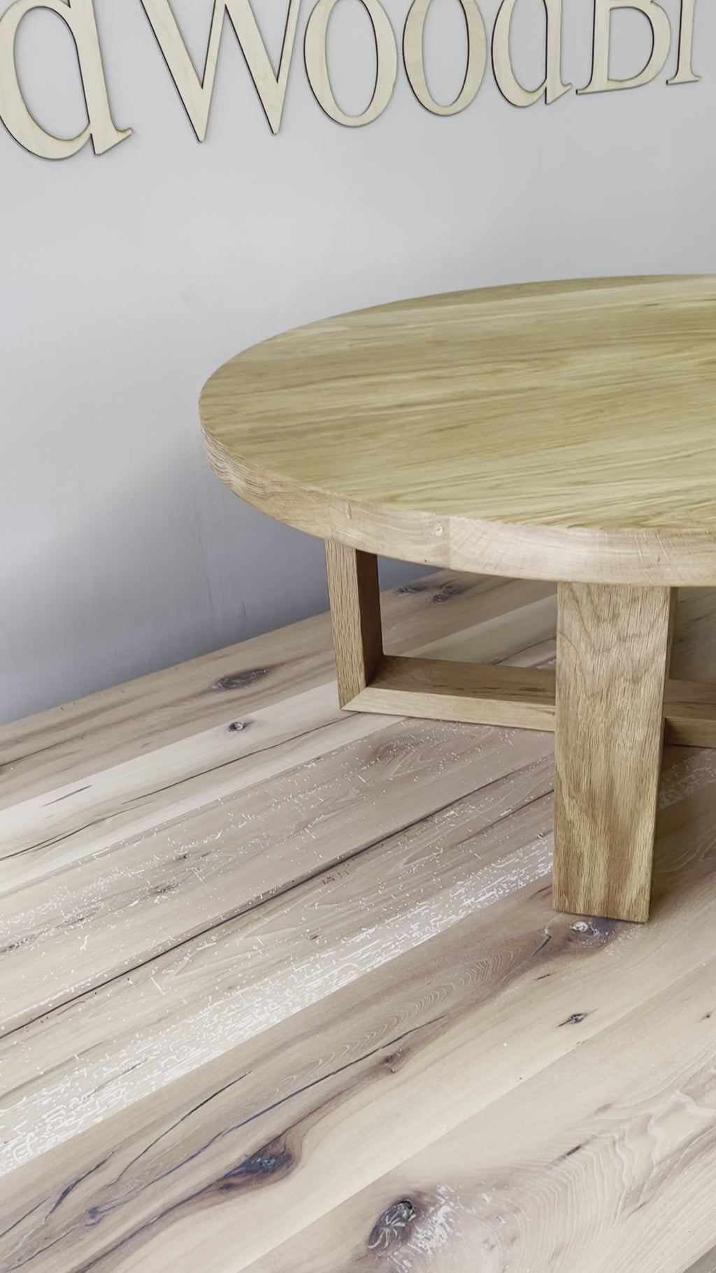 Round & Oval Hardwood Tables