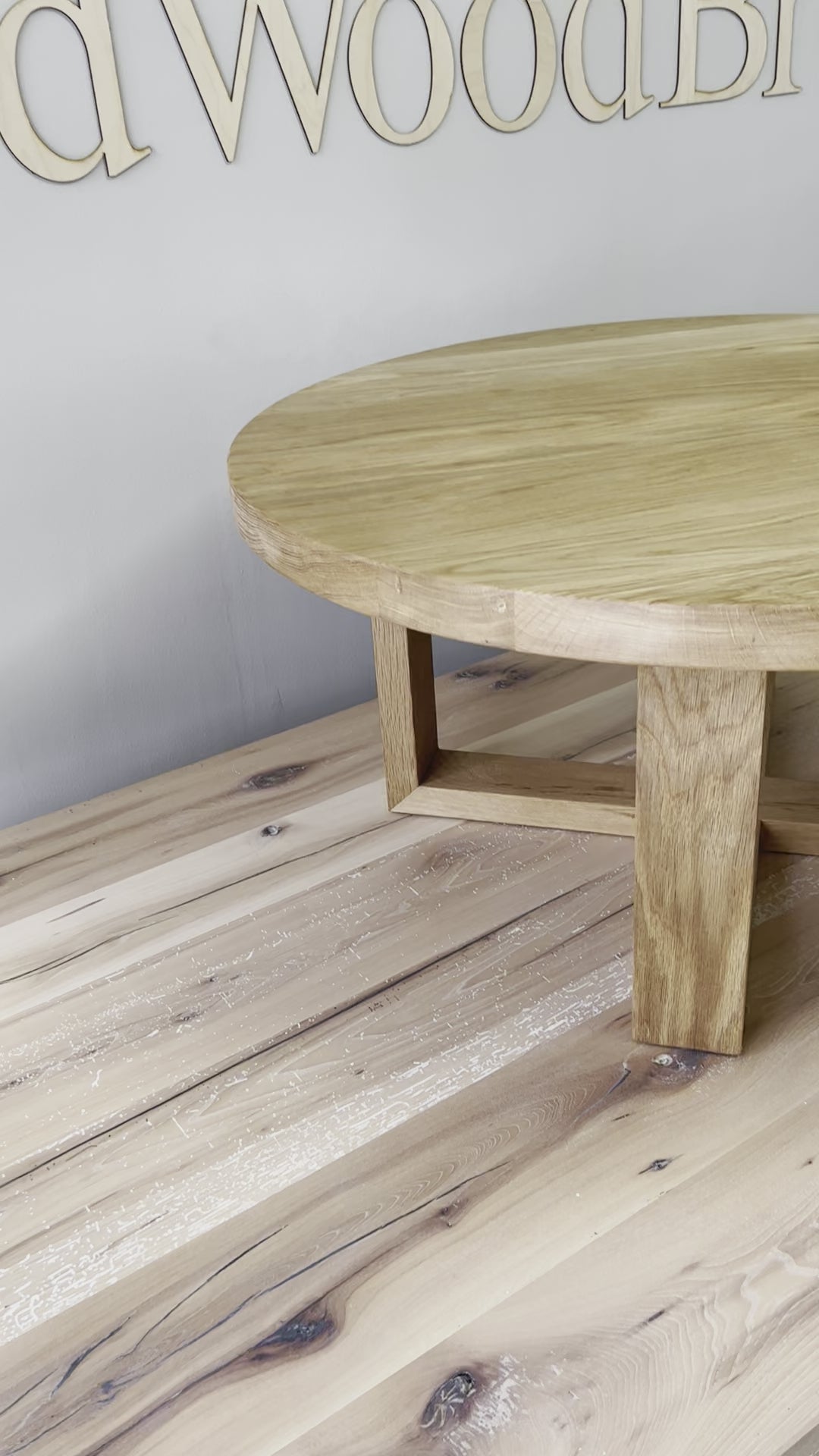 Round & Oval Hardwood Tables
