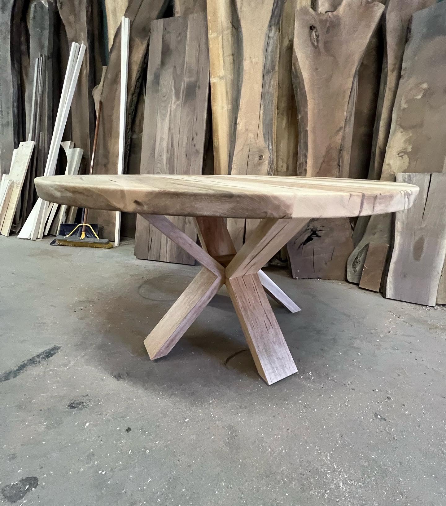 Round & Oval Hardwood Tables