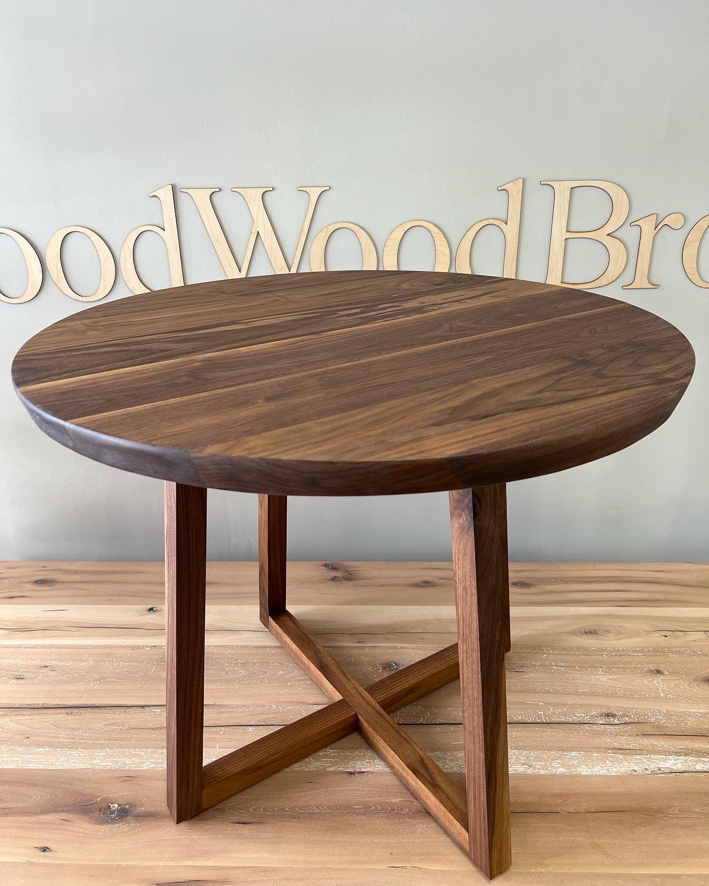 Round & Oval Hardwood Tables