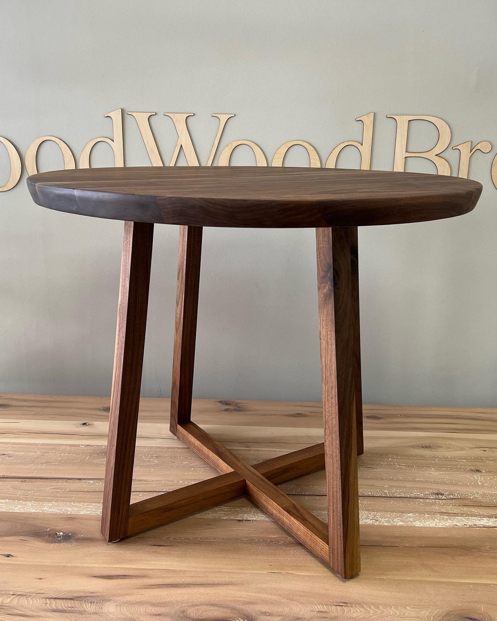 Round & Oval Hardwood Tables