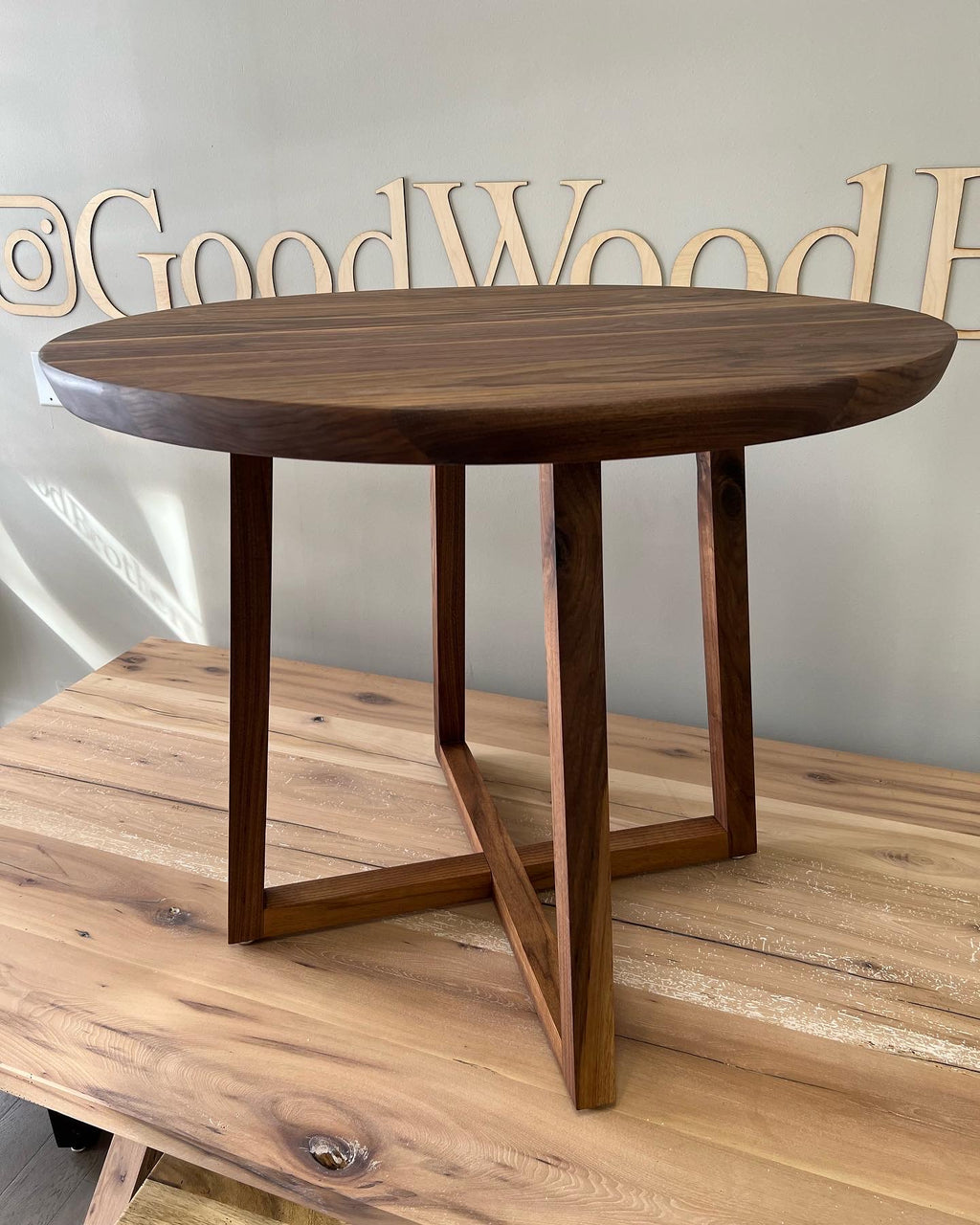 Round & Oval Hardwood Tables