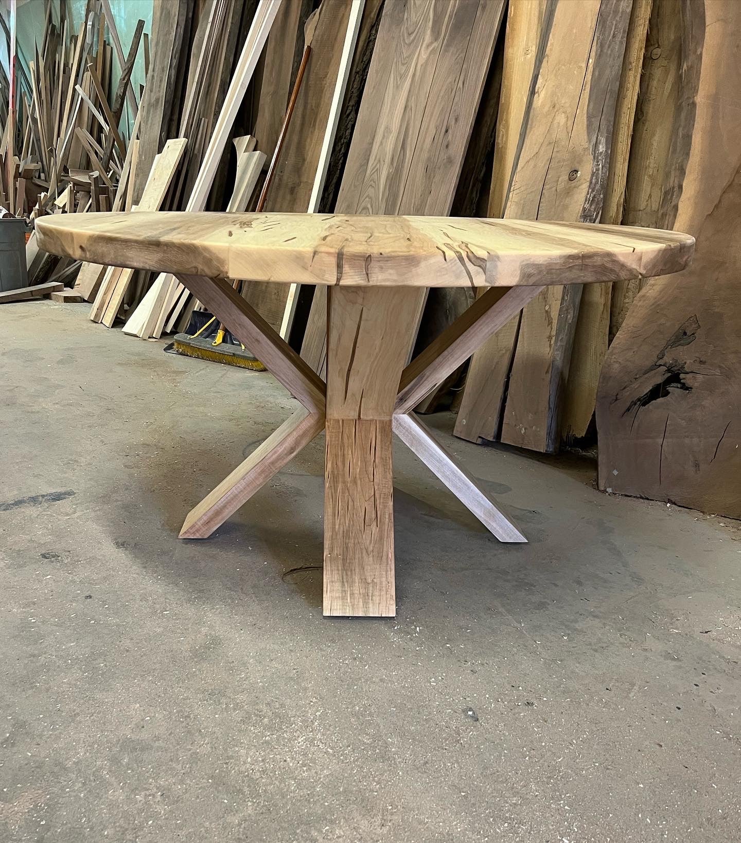 Round & Oval Hardwood Tables