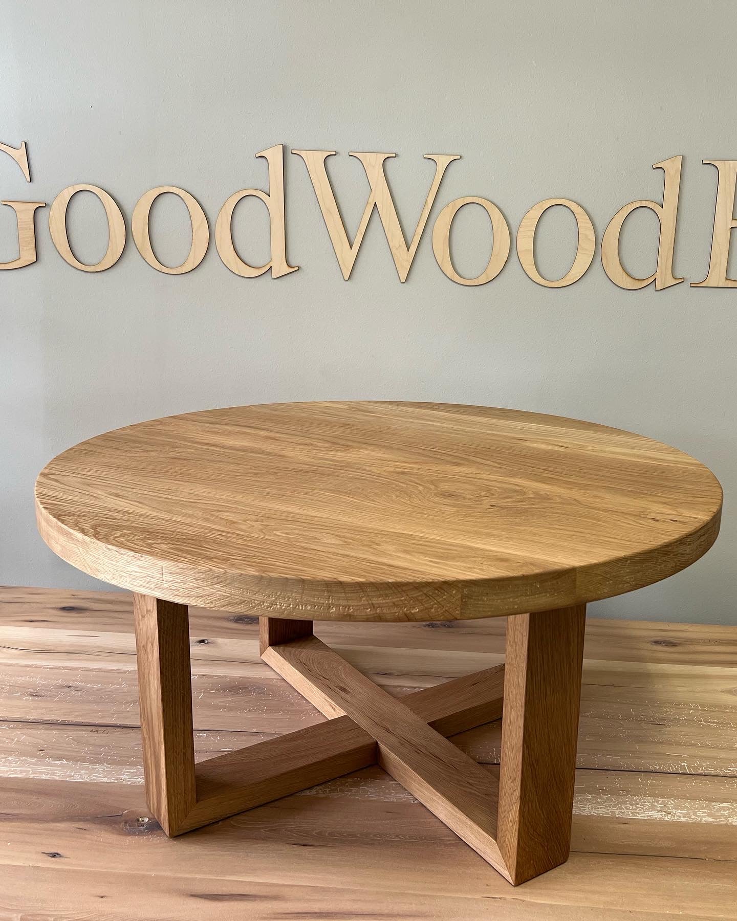 Round & Oval Hardwood Tables