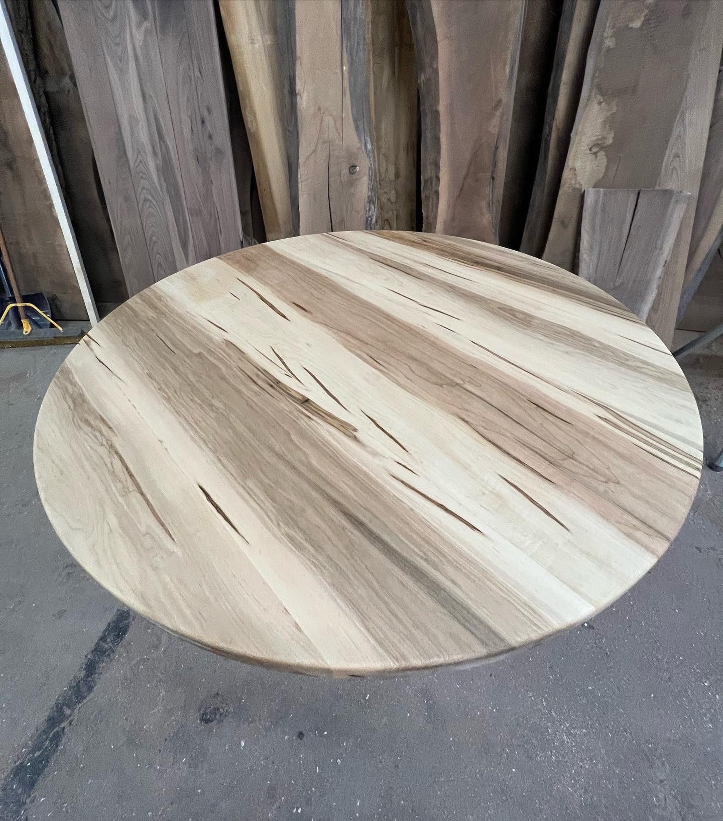Round & Oval Hardwood Tables