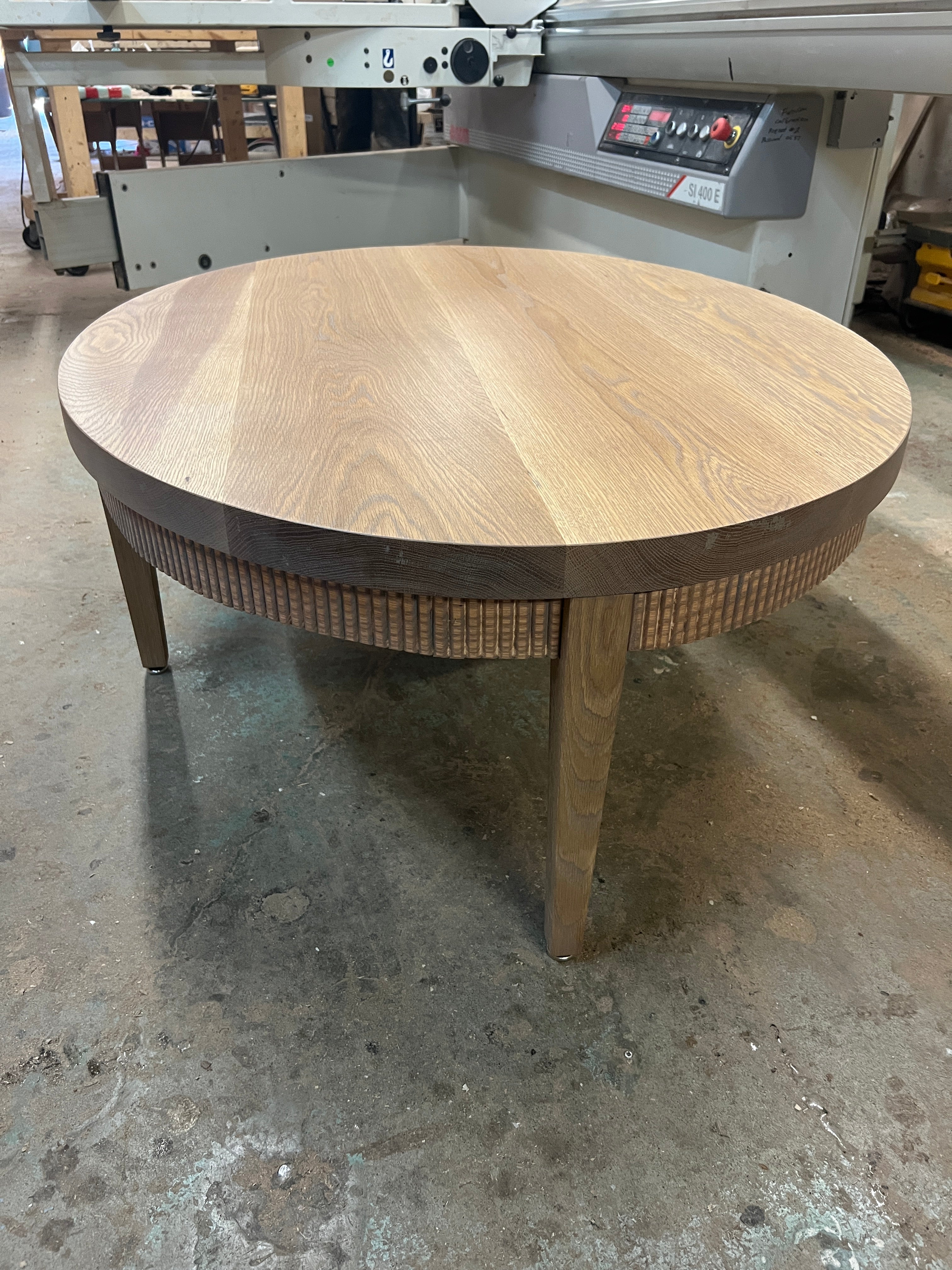 Round & Oval Hardwood Tables