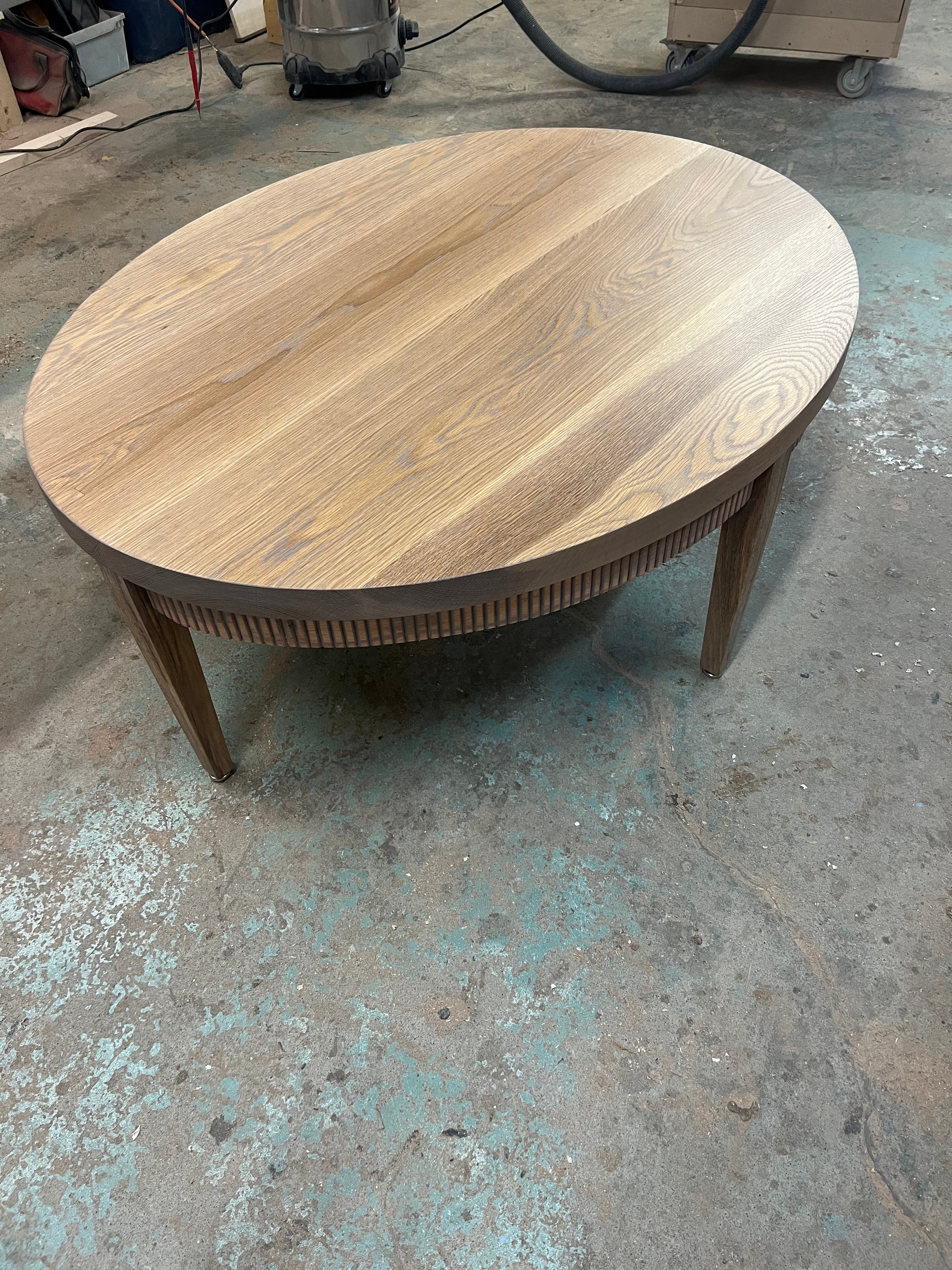 Round & Oval Hardwood Tables