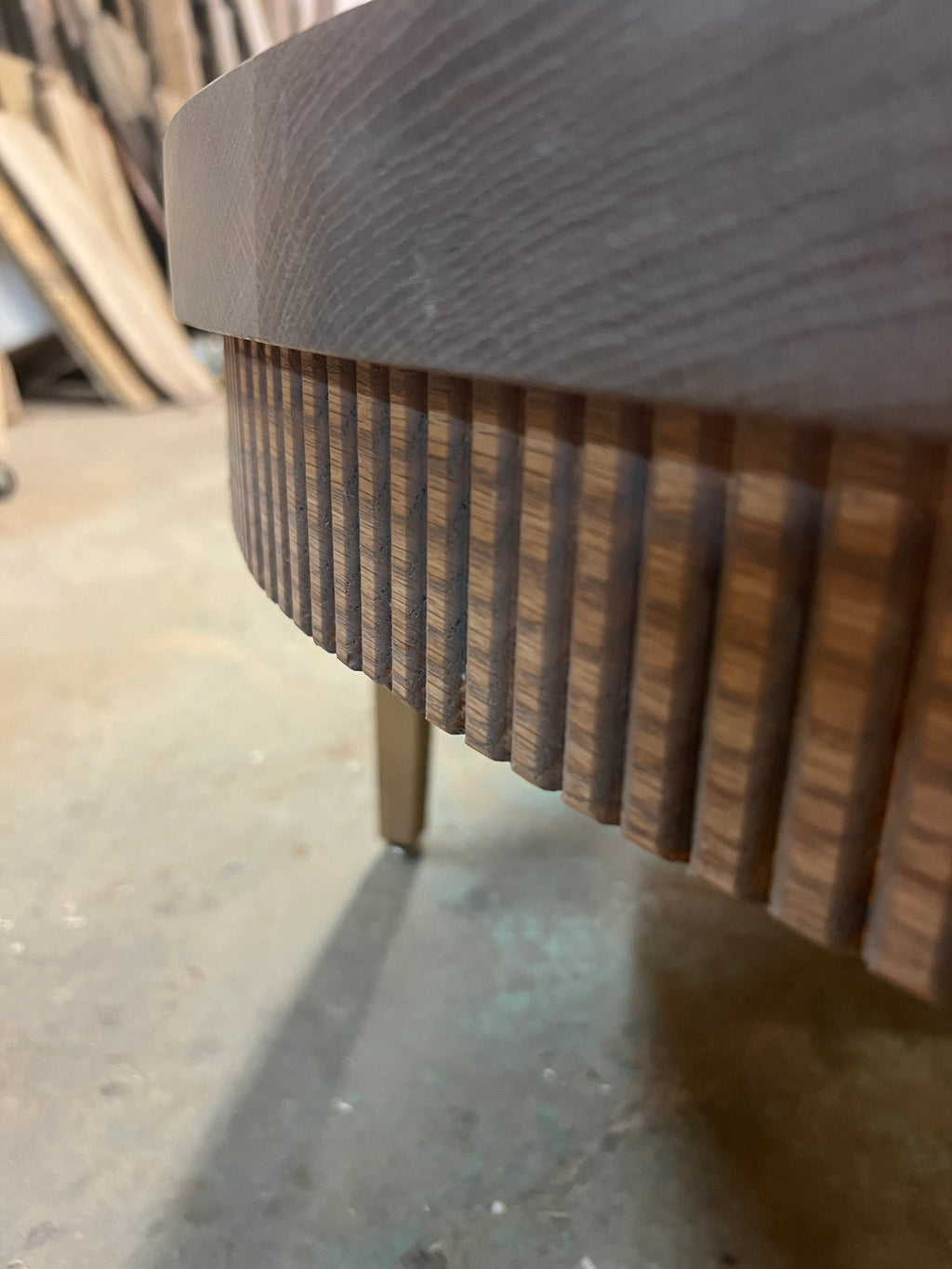Round & Oval Hardwood Tables