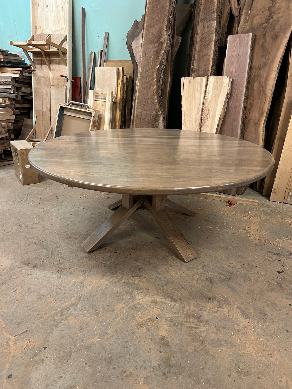 Round & Oval Hardwood Tables