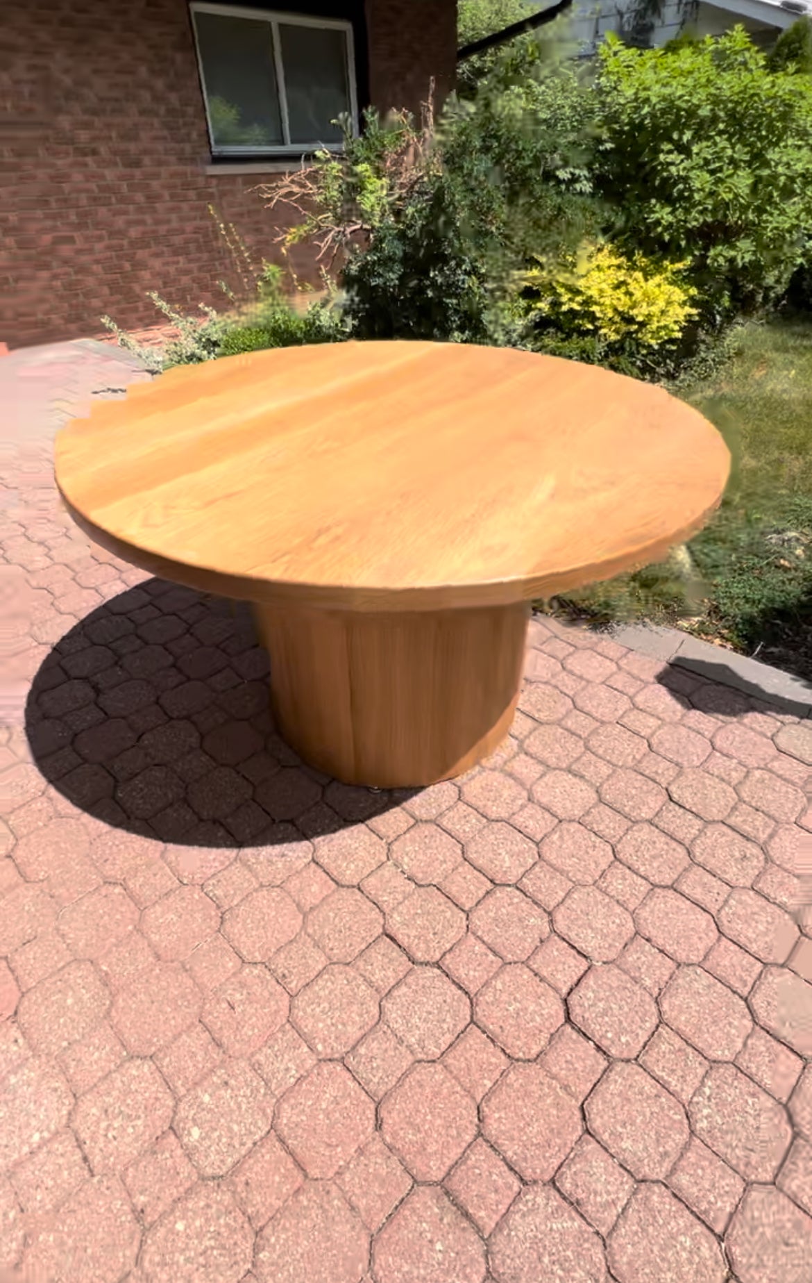 Round & Oval Hardwood Tables